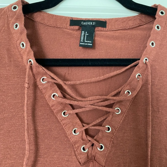 Forever 21 Burnt Red/Orange Vneck Shirt Size Small - Picture 7 of 9